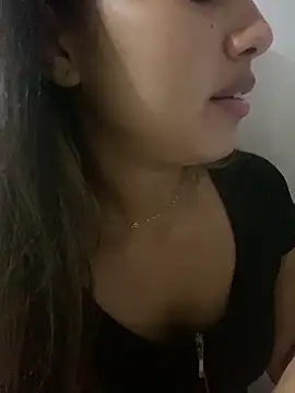 Snapshot of LuizaDiaz chatting on February 14, 2025, 9:43 pm LuizaDiaz online show from February 14, 2025, 9:43 pm