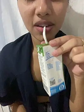 Snapshot of LuizaDiaz chatting on February 18, 2025, 9:53 pm LuizaDiaz online show from February 18, 2025, 9:53 pm