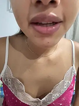 Snapshot of LuizaDiaz chatting on October 19, 2025, 12:22 am LuizaDiaz online show from October 19, 2025, 12:22 am