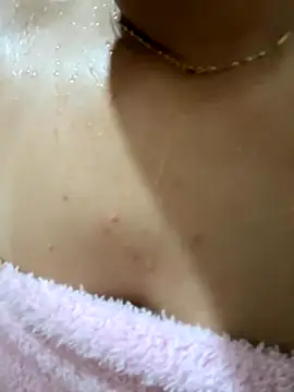 Snapshot of LuizaDiaz chatting on November 21, 2025, 12:21 am LuizaDiaz online show from November 21, 2025, 12:21 am