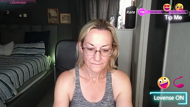 boeslaboes1 online show from September 14, 2025, 6:01 am