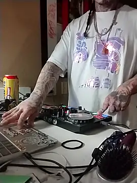 justthetip4209 online show from March 18, 2025, 6:14 am