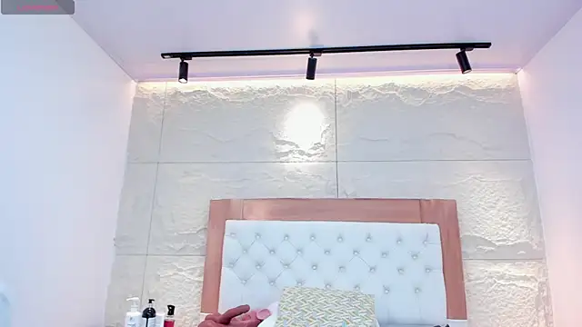 Snapshot of FLEURGRECO chatting on May 13, 2026, 12:24 pm FLEURGRECO online show from May 13, 2026, 12:24 pm