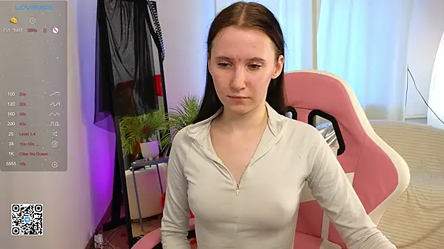 Snapshot of mon_lola chatting on February 21, 2025, 11:55 am mon lola online show from February 21, 2025, 11:55 am