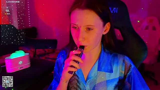 Snapshot of mon_lola chatting on March 6, 2025, 11:14 am mon lola online show from March 6, 2025, 11:14 am