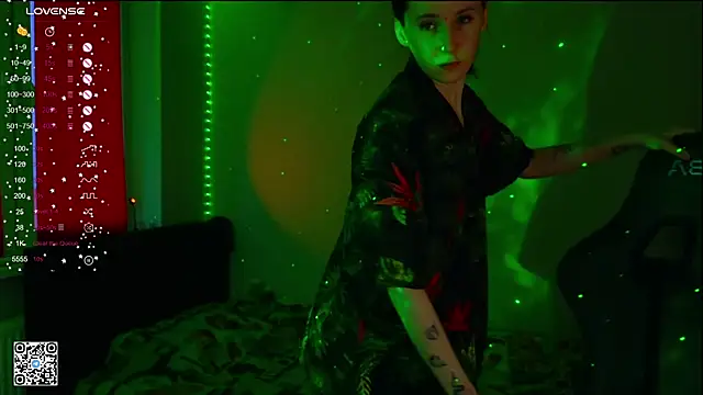 Snapshot of mon_lola chatting on March 11, 2025, 6:43 am mon lola online show from March 11, 2025, 6:43 am