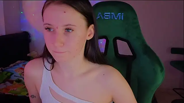 Snapshot of mon_lola chatting on March 16, 2025, 2:22 pm mon lola online show from March 16, 2025, 2:22 pm