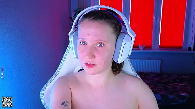 Snapshot of mon_lola chatting on September 16, 2025, 1:23 pm mon lola online show from September 16, 2025, 1:23 pm