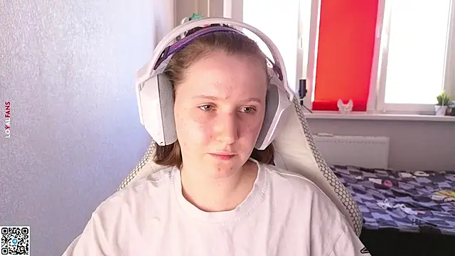 Snapshot of mon_lola chatting on September 24, 2025, 1:25 pm mon lola online show from September 24, 2025, 1:25 pm