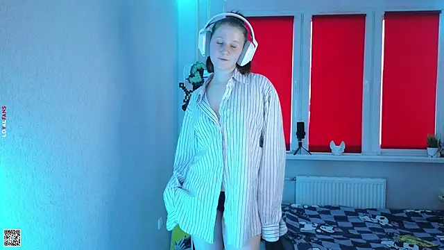 Snapshot of mon_lola chatting on October 8, 2025, 2:04 pm mon lola online show from October 8, 2025, 2:04 pm