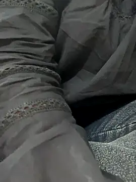 Snapshot of Red-Magic-25 chatting on November 6, 2025, 6:47 am Red-Magic-25 online show from November 6, 2025, 6:47 am