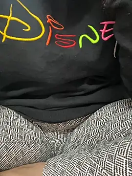 Snapshot of Red-Magic-25 chatting on November 16, 2025, 5:57 am Red-Magic-25 online show from November 16, 2025, 5:57 am