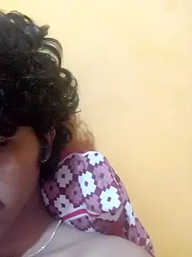 Snapshot of CosmicEmuu chatting on January 12, 2025, 7:31 pm CosmicEmuu online show from January 12, 2025, 7:31 pm