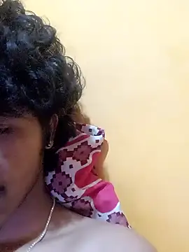 Snapshot of CosmicEmuu chatting on January 28, 2025, 1:38 pm CosmicEmuu online show from January 28, 2025, 1:38 pm