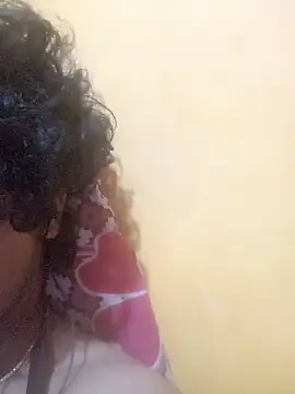 CosmicEmuu online show from March 29, 2026, 7:36 pm