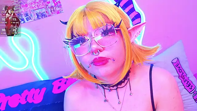 Snapshot of LaytonBox chatting on March 19, 2025, 12:37 am LaytonBox online show from March 19, 2025, 12:37 am