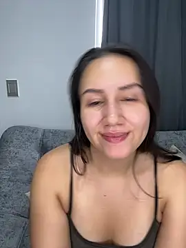 Jullya x online show from April 6, 2026, 9:05 pm