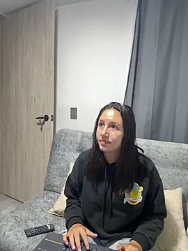 Jullya x online show from April 13, 2026, 8:03 pm