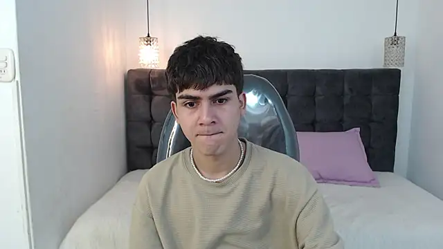 Snapshot of Tommy18__ chatting on January 8, 2025, 1:31 pm Tommy18 online show from January 8, 2025, 1:31 pm
