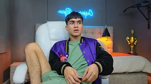 Snapshot of Tommy18__ chatting on February 19, 2025, 12:44 pm Tommy18 online show from February 19, 2025, 12:44 pm