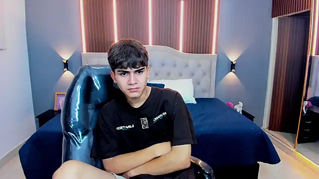 Tommy18   online show from November 15, 2025, 3:48 am