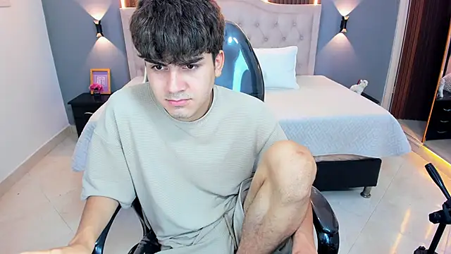 Tommy18   online show from June 4, 2026, 3:34 am