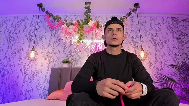 Bonny and carrot online show from April 13, 2026, 7:08 pm