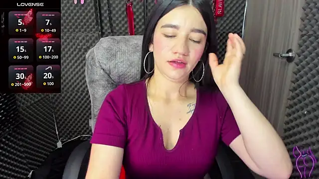 lilihot  online show from November 6, 2025, 3:35 pm