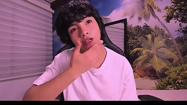 AllanYong18 online show from February 8, 2025, 4:36 am