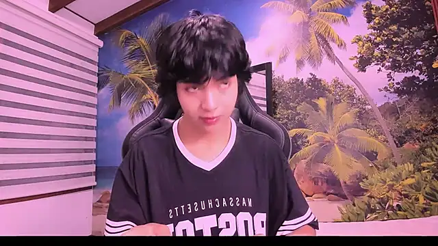 AllanYong18 online show from February 11, 2025, 2:46 am