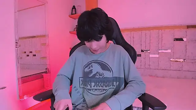 AllanYong18 online show from March 5, 2025, 7:27 am