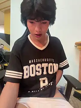 AllanYong18 online show from March 6, 2025, 6:08 am