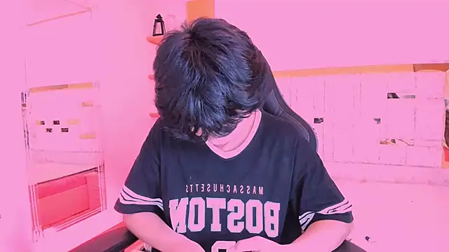 AllanYong18 online show from March 7, 2025, 6:02 am