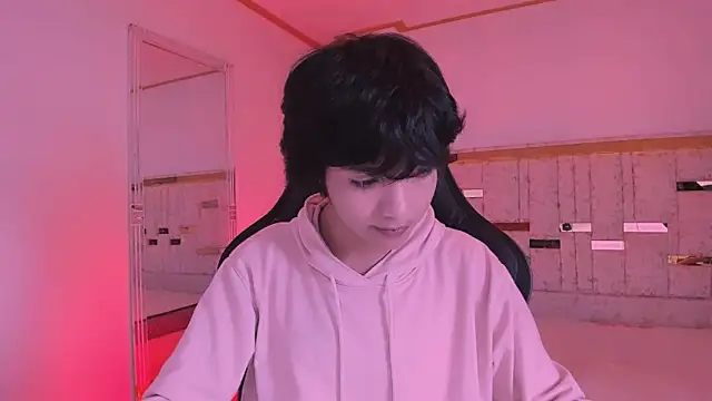 AllanYong18 online show from March 10, 2025, 8:04 am