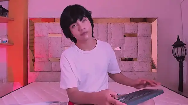 AllanYong18 online show from March 22, 2025, 6:00 am