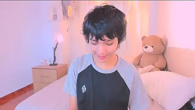 AllanYong18 online show from September 27, 2025, 1:05 pm