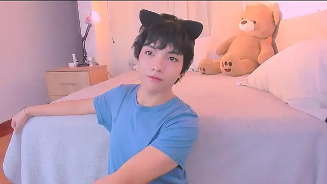 AllanYong18 online show from October 20, 2025, 10:05 am