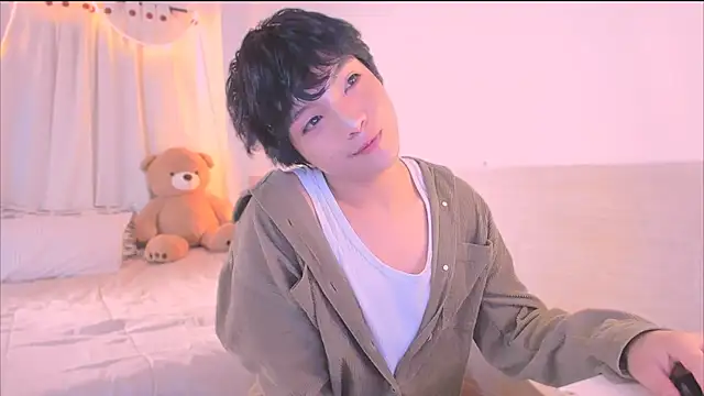 AllanYong18 online show from November 7, 2025, 12:38 pm