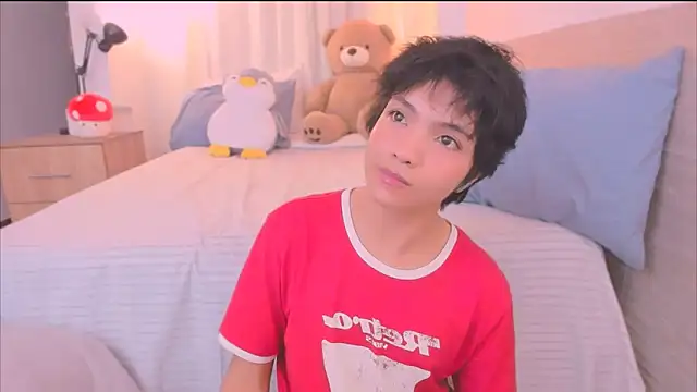 AllanYong18 online show from January 7, 2026, 2:36 am