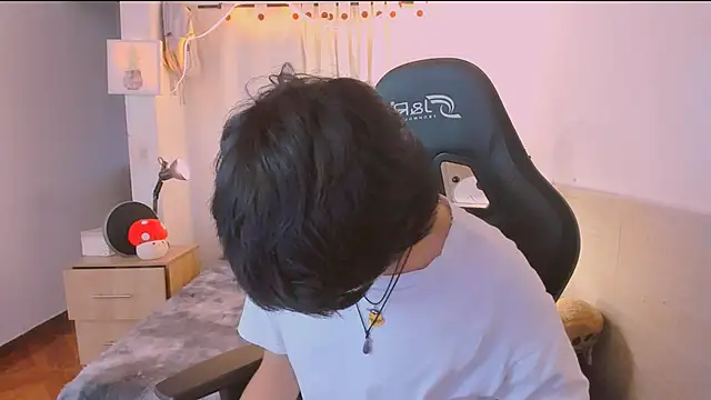 AllanYong18 online show from April 5, 2026, 11:29 am