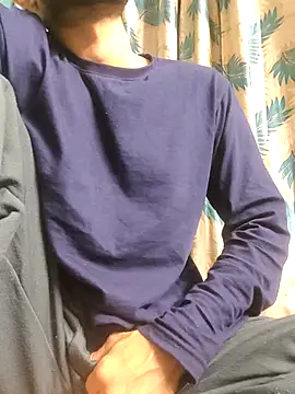 TOPMOON001 online show from February 13, 2026, 7:32 pm