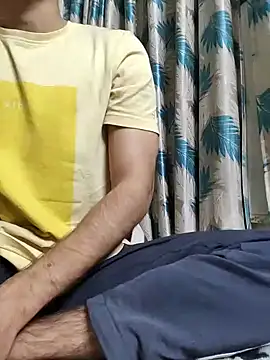 TOPMOON001 online show from March 4, 2026, 6:58 pm