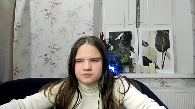 Snapshot of AdeleCruz chatting on January 10, 2025, 11:22 am AdeleCruz online show from January 10, 2025, 11:22 am