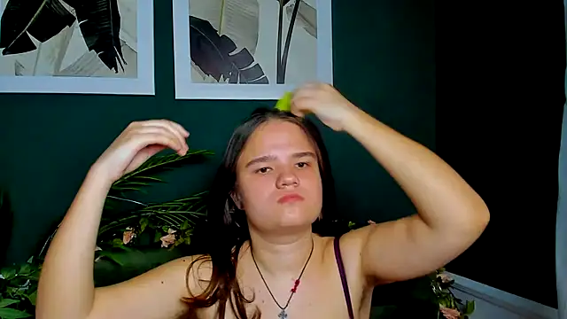 AdeleCruz online show from April 4, 2026, 12:02 pm