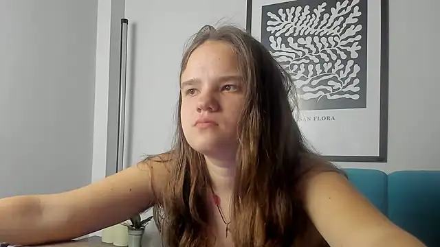 AdeleCruz online show from April 10, 2026, 12:32 pm