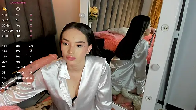 chelsea bolton  online show from September 30, 2025, 8:36 pm