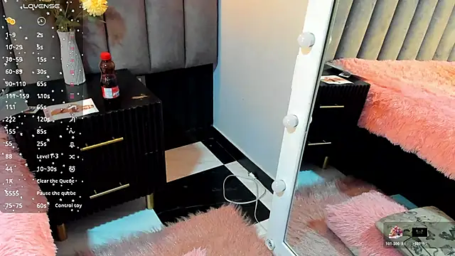 chelsea bolton  online show from November 30, 2025, 12:42 pm