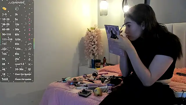 Snapshot of chelsea_bolton_ chatting on April 7, 2026, 12:16 pm chelsea bolton online show from April 7, 2026, 12:16 pm