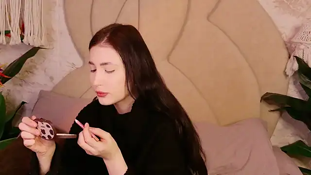 EmmaLawrens online show from February 8, 2026, 6:00 pm