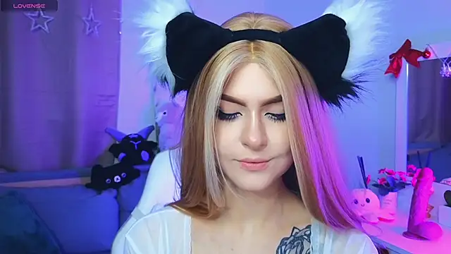 Emily  Mooree online show from February 2, 2025, 4:15 am